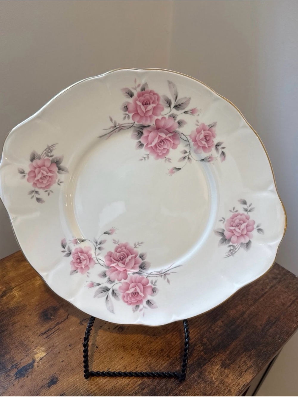 Vintage Duchess Royal Court Bone China Dinner Plate - Elegant Floral Accent